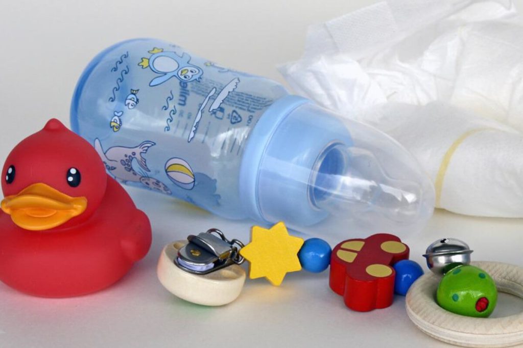 Productos indispensables para regalar a un bebé recién nacido 