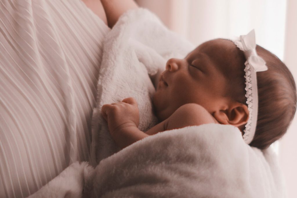 ¿Qué tejido utilizar al vestir un bebé prematuro?